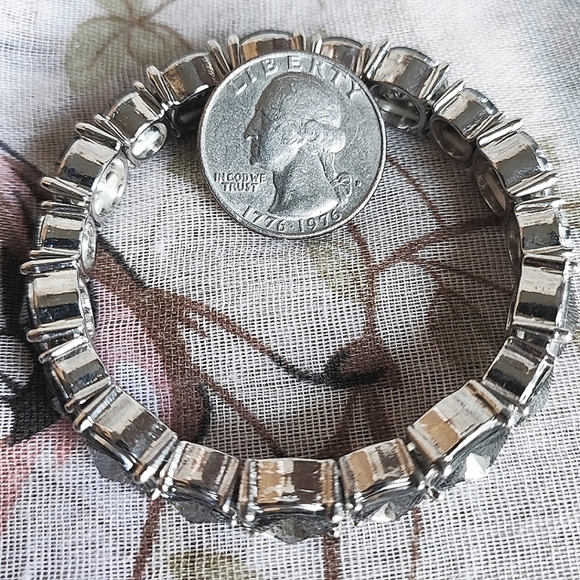 Rivoli Smoke Gray Rhinestone Vintage Stretch Bracelet Silver Tone - Picture 6 of 10